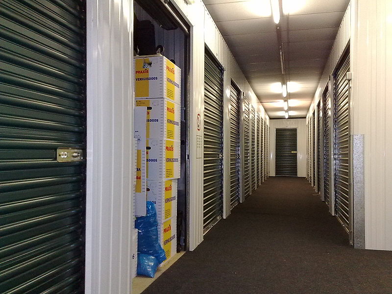 800px-Self_storage_units